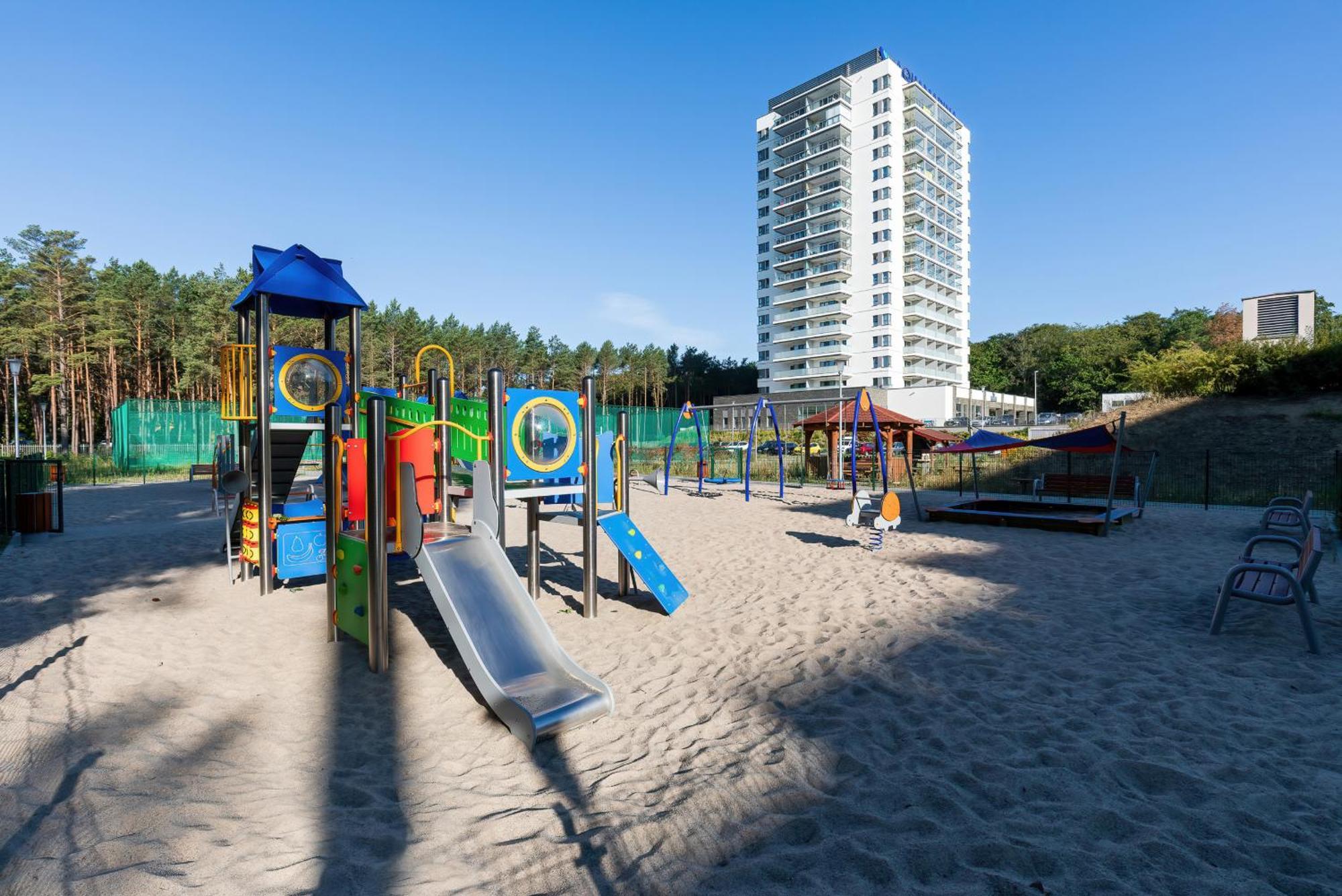 Aquamarina Onyx Miedzyzdroje Z Parkingiem By Rent Like Home Kültér fotó